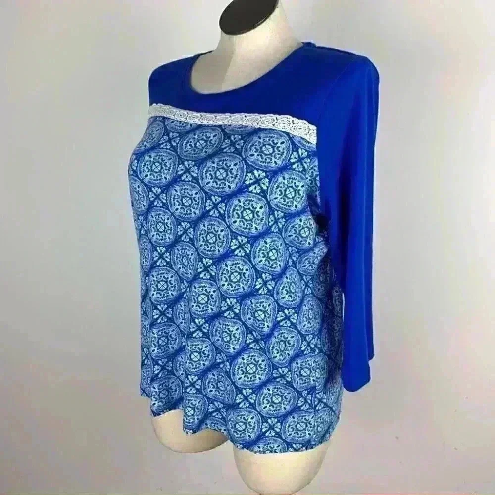 Kim Rogers womens top size XXL white blue geometric 3/4 sleeve
